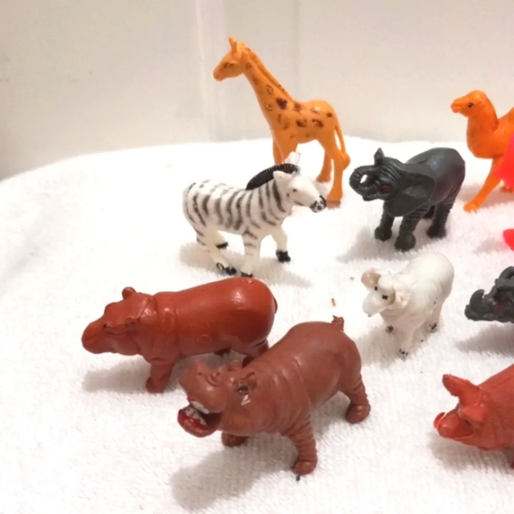 11 Hard Plastic Small Animals